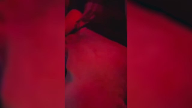 Gabriel Rufián y Esther Expósito ‘cazados’ bailando en un after de Madrid