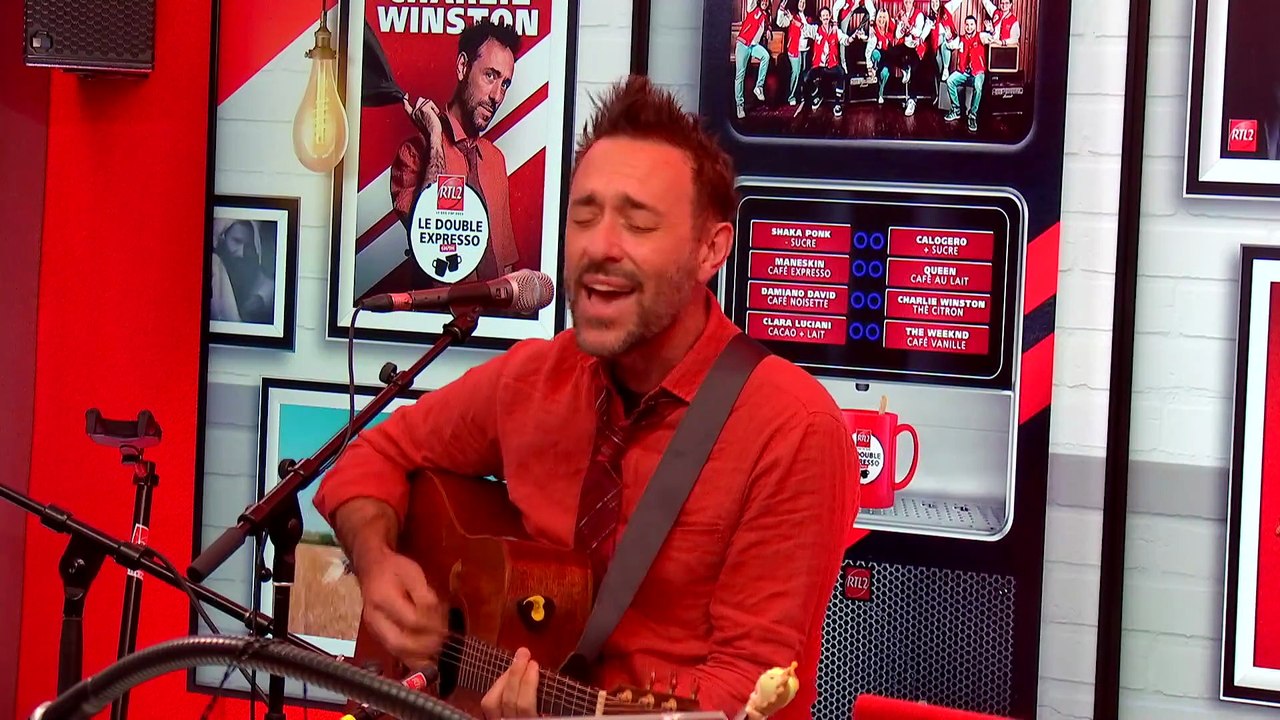 LIVE - Charlie Winston interprète "In Your Hands" dans Le Double Expresso RTL2 (17/10/25)