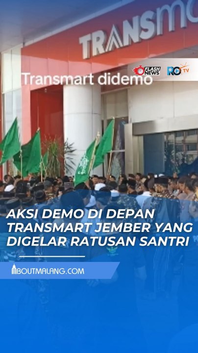 RATUSAN SANTRI DEMO DI DEPAN TRANSMART JEMBER TUNTUT BOIKOT STASIUN TV SWASTA
