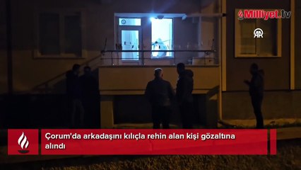 Evine çağırdığı arkadaşını kılıçla rehin aldı