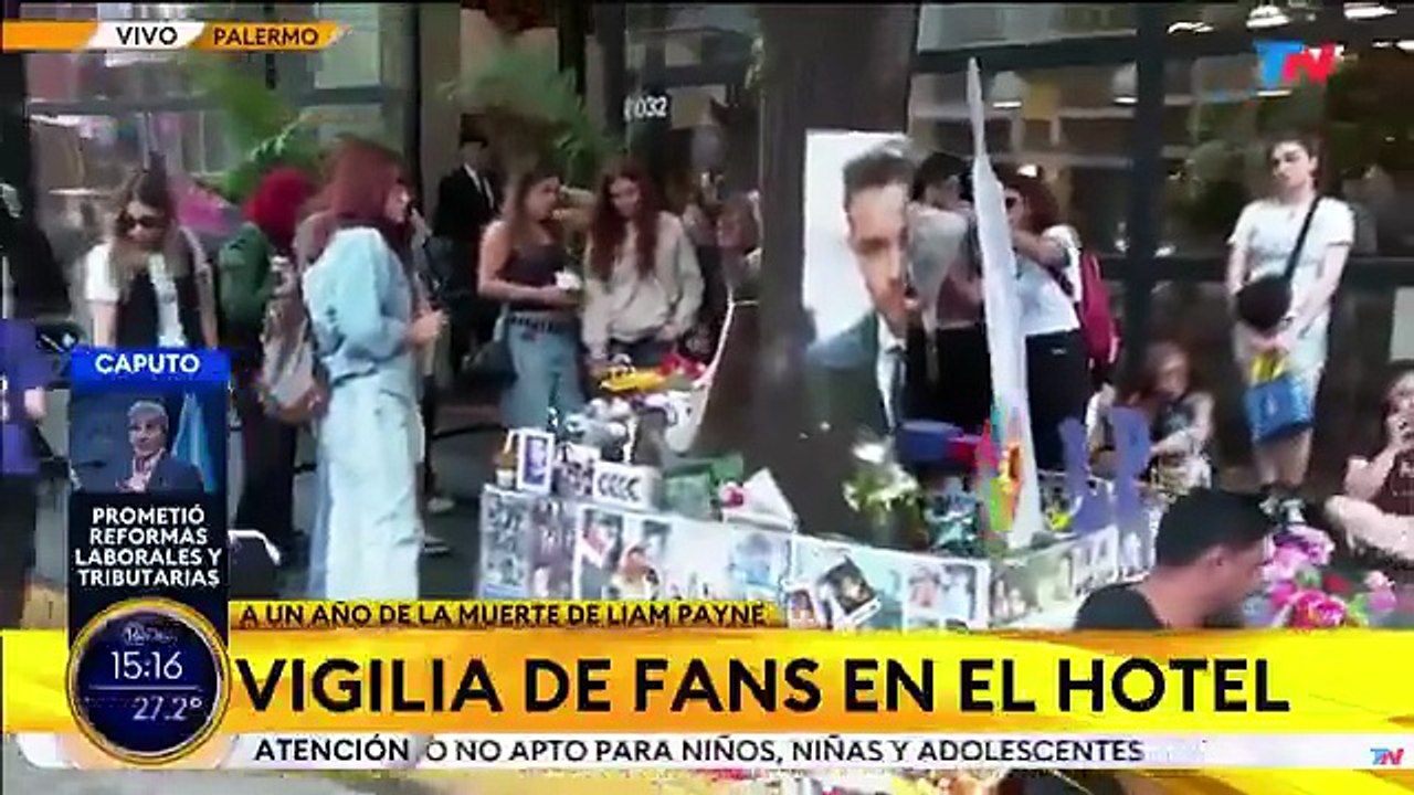Des dizaines de fans se sont recueillis hier à Buenos Aires devant l’hôtel où Liam Payne, ex-chanteur de One Direction, est mort il y a un an