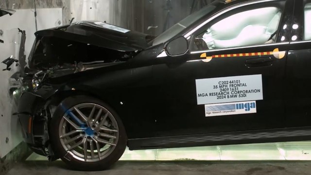 Sicherheit im Fokus: 2024 BMW 530i (G60) überzeugt im offiziellen Crash-Test!