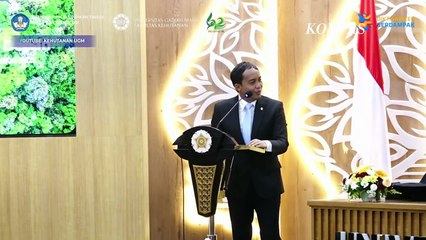 Riuh! Foto Jokowi Waktu Kuliah di UGM Ditunjukkan Menhut Raja Juli hingga Singgung soal Ijazah
