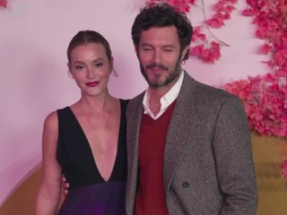 Adam Brody und Leighton Meester feiern Premiere von Netflix-Serie