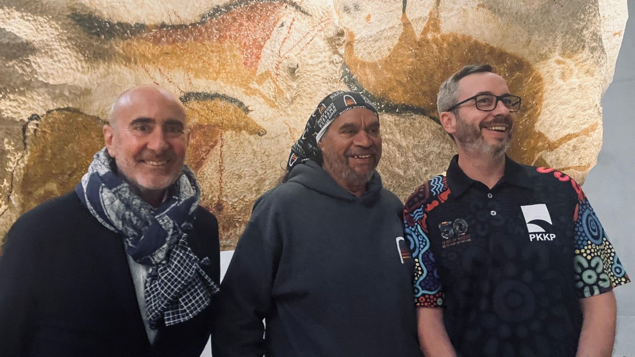 Des aborigènes d'Australie en visite à Lascaux IV