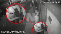 ¡Todo quedó grabado! Dos delincuentes irrumpieron en edificio de Cochabamba (Video).