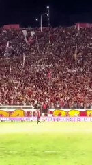 VÍDEO: Torcedores flagram tricolor no Barradão e briga termina em 'avalanche'