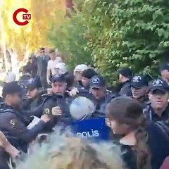 Hacettepe'de yemek hakları için protesto yapan öğrencilere polis müdahalesi