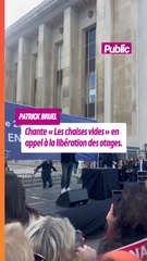 Patrick Bruel interprète sa chanson « Les chaises vides » lors du dernier rassemblement hebdomadaire du Crif
