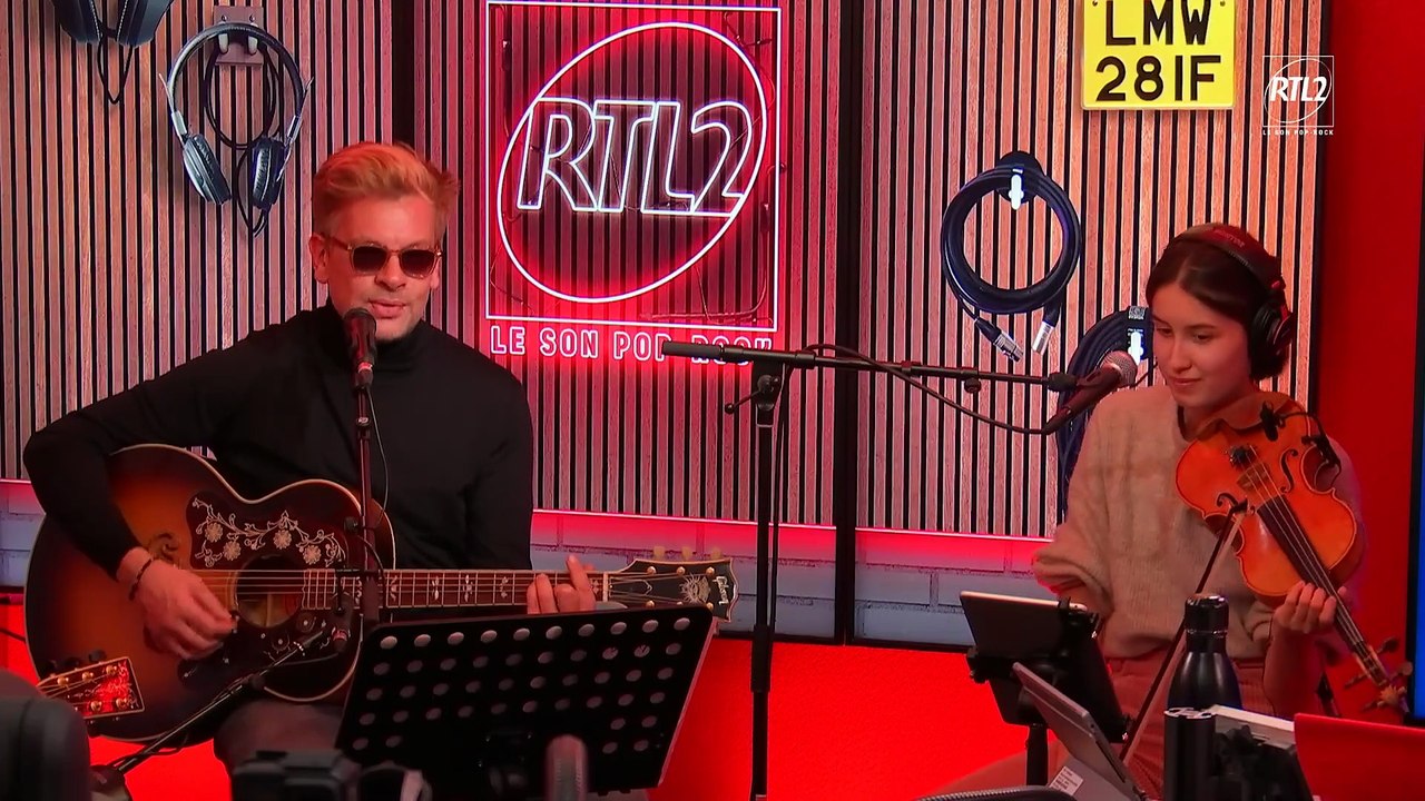 LIVE - Benjamin Biolay interprète "Juste avant de tomber" dans LeDriveRTL2 (17/10/25)