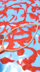 La pâte à papier émiettée transformée en accessoires sympas !