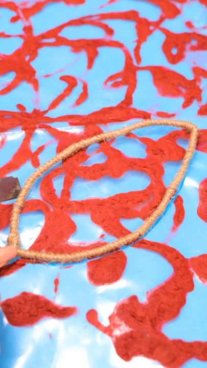 La pâte à papier émiettée transformée en accessoires sympas !