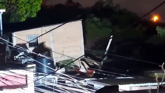 Mujer capta momento exacto del colapso de una casa en El Reparto