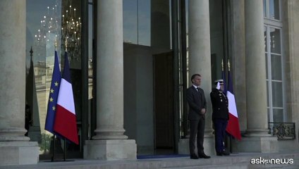 Francia, Macron accoglie Ursula von der Leyen all'Eliseo