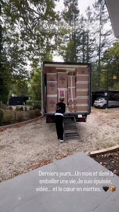 💔 « Le cœur en miettes » : @lhallyday quitte La Savannah Huit ans après la disparition de Johnny, Laeticia Hallyday tourne une page douloureuse. La villa de Marnes-la-Coquette, théâtre de leur amour et de leurs souvenirs de famille, a enfin été vendue…