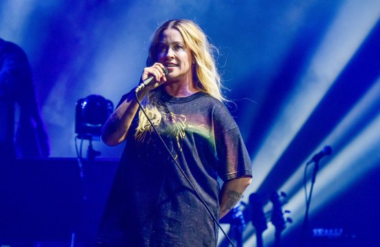 'Hinter meinen Bandkollegen versteckt': Alanis Morissette hat 'große Angst' vor Las Vegas-Residency