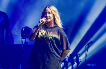 'Hinter meinen Bandkollegen versteckt': Alanis Morissette hat 'große Angst' vor Las Vegas-Residency