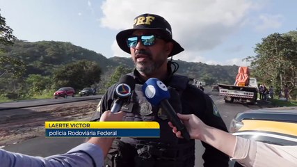 Acidente na BR-101 Sul: Mulher perde controle de carro e colide com caminhão em percurso Cabo de Santo Agostinho-Recife