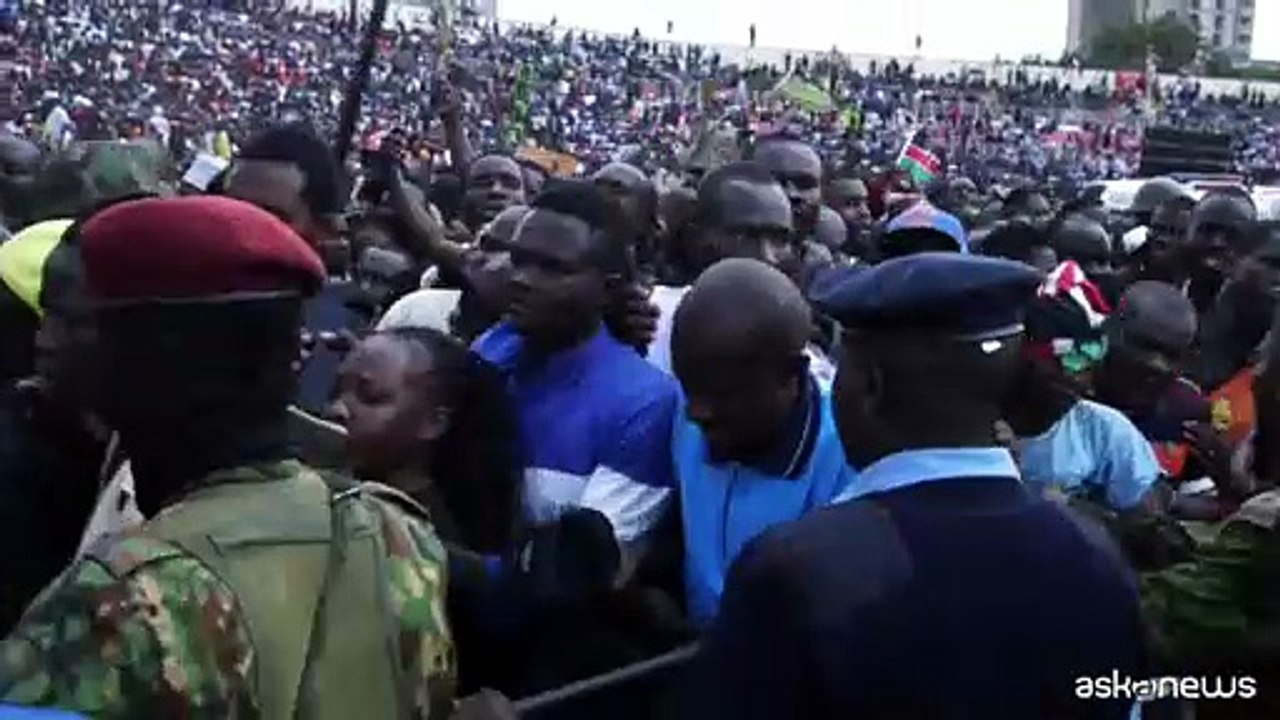 Kenya, caos ai funerali del leader dell'opposizione Raila Odinga