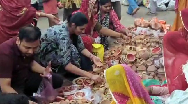 धनतेरस के स्वागत में सजे बाजार, झालरों, बाजार का बदला रंग