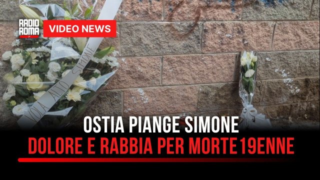 Ostia piange Simone, candele e rose in via Forni per ricordare il 19enne ucciso da una coltellata
