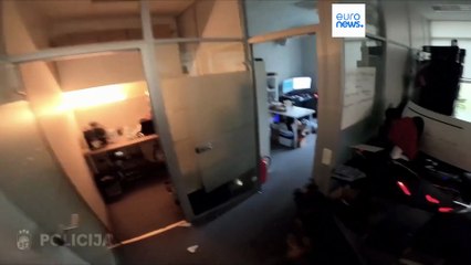 Развод на 5 миллионов: в Латвии нашли онлайн-мошенников