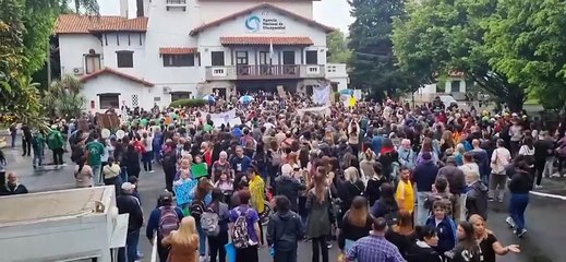 Tensión, desesperación y bronca frente a la ANDIS