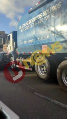 Caminhão Limpurb se envolve em acidente na Vai Expressa