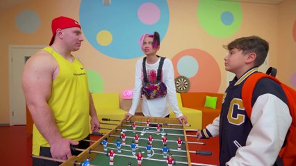 LE PREMIER BAISER DE DIANA? 💋 Téléphones pris à tout le monde sur le campus | KiKiDo Campus