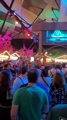 Público assiste Vale Tudo durante a Oktoberfest em Blumenau