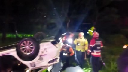 새벽 동부간선도로서 추돌 뒤 전복 사고...1명 다쳐 / YTN