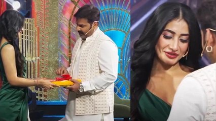 Pawan Singh Gifts Chudi & Bindi To Dhanashree Verma Video Viral, Love Story की हुई शुरआत | Boldsky