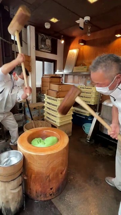 Japanese Mochi #japan #japanesefood #mochi #japanesmochi #mochiprocess #cooking #hardwork #japanese #food #SweetTreats