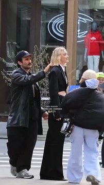 Gigi Hadid ❤️‍🔥 #gigihadid #gigihadidstyle #gigilife #nyc #nycwalk #model #modeling #celebrity #walking #catwalk #horsewalk #love #foryouシ #fyp #instadaily #reelsviralシ #trendingreelsvideo #viralreelschallenge #reelschallenge #trendingnow #musicandnatur