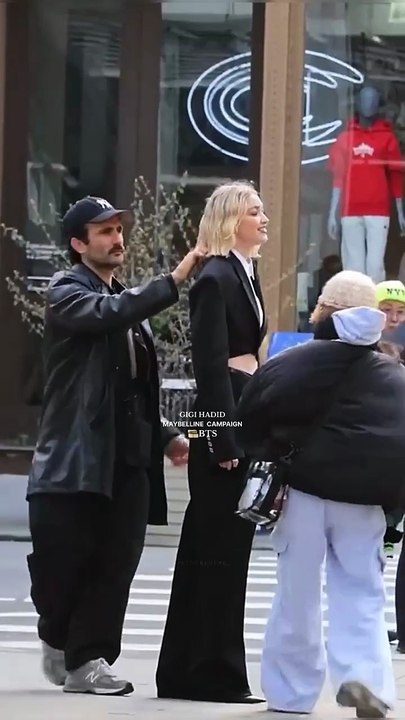 Gigi Hadid ❤️‍🔥 #gigihadid #gigihadidstyle #gigilife #nyc #nycwalk #model #modeling #celebrity #walking #catwalk #horsewalk #love #foryouシ #fyp #instadaily #reelsviralシ #trendingreelsvideo #viralreelschallenge #reelschallenge #trendingnow #musicandnatur
