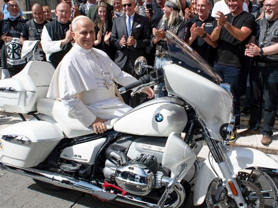 Segen inklusive: papst-motorrad soll zehntausende euros bringen