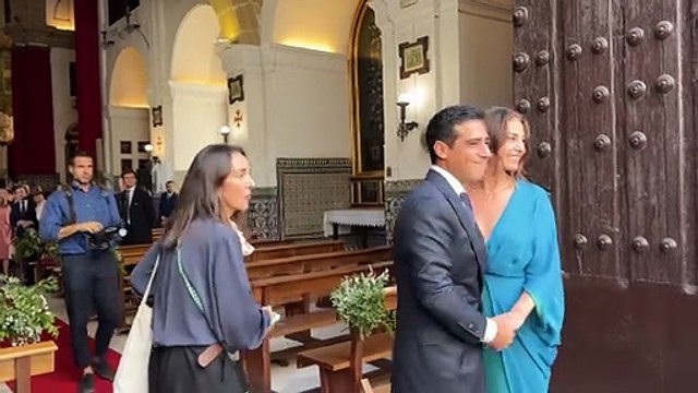 Mariló Montero, impecable con su vestido de madrina en la boda de su hijo Alberto Herrera: largo, con capa y original mezcla de colores
