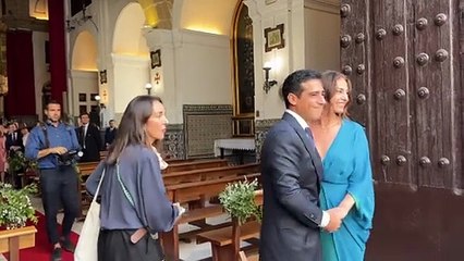 Mariló Montero, impecable con su vestido de madrina en la boda de su hijo Alberto Herrera: largo, con capa y original mezcla de colores