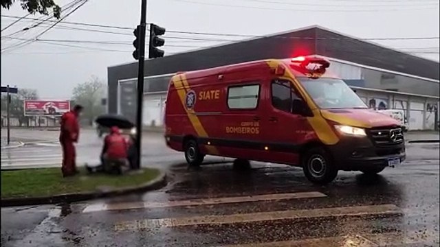 Casal de moto sofre acidente no cruzamento da Avenida Piquiri com a Rua Mato Grosso