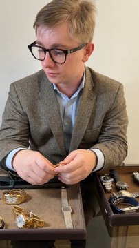 Nous explorons une collection exceptionnelle de montres de luxe, présentant des pièces rares de marques prestigieuses comme Rolex, Cartier, Omega, Jaeger-LeCoultre, et Patek Philippe #rolex #omega #cartier #vintage #montres