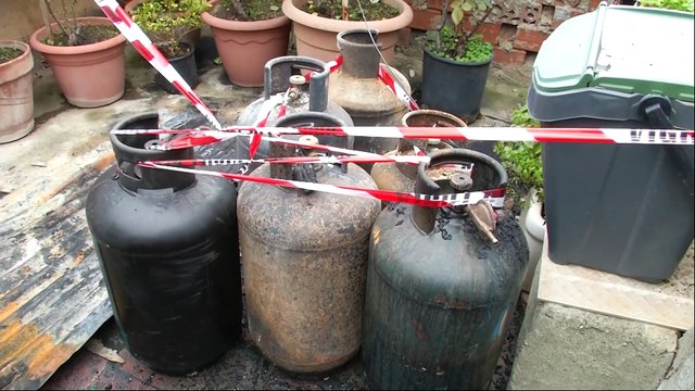 Rione Ariella, dopo l'incendio del 2024 vanno giù le baracche