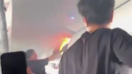 인천행 중국 여객기, 수하물 보조배터리 불로 상하이 비상착륙 / YTN