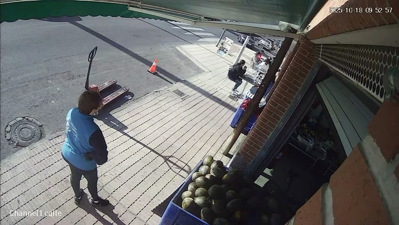Un coche irrumpe en una terraza en Fuensalida