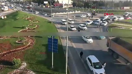 Kendisini durduran polise sopayla saldıran sürücü tutuklandı