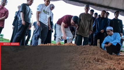 ‘Ahmad Arif sentiasa pegang tasbih, bawa buku agama’ - Rakan