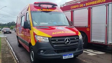 Três pessoas fiam feridas em forte colisão entre Prisma e Clio no Bairro Neva