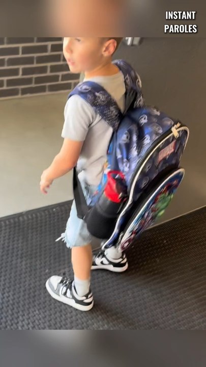 La joie de ce petit garçon en recevant une moto-cross pour la première fois