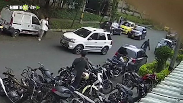 ¡Le puso alas a los 'angelitos'! Así fue la tremenda atropellada que le pegó un conductor a presuntos fleteros en Guayabal