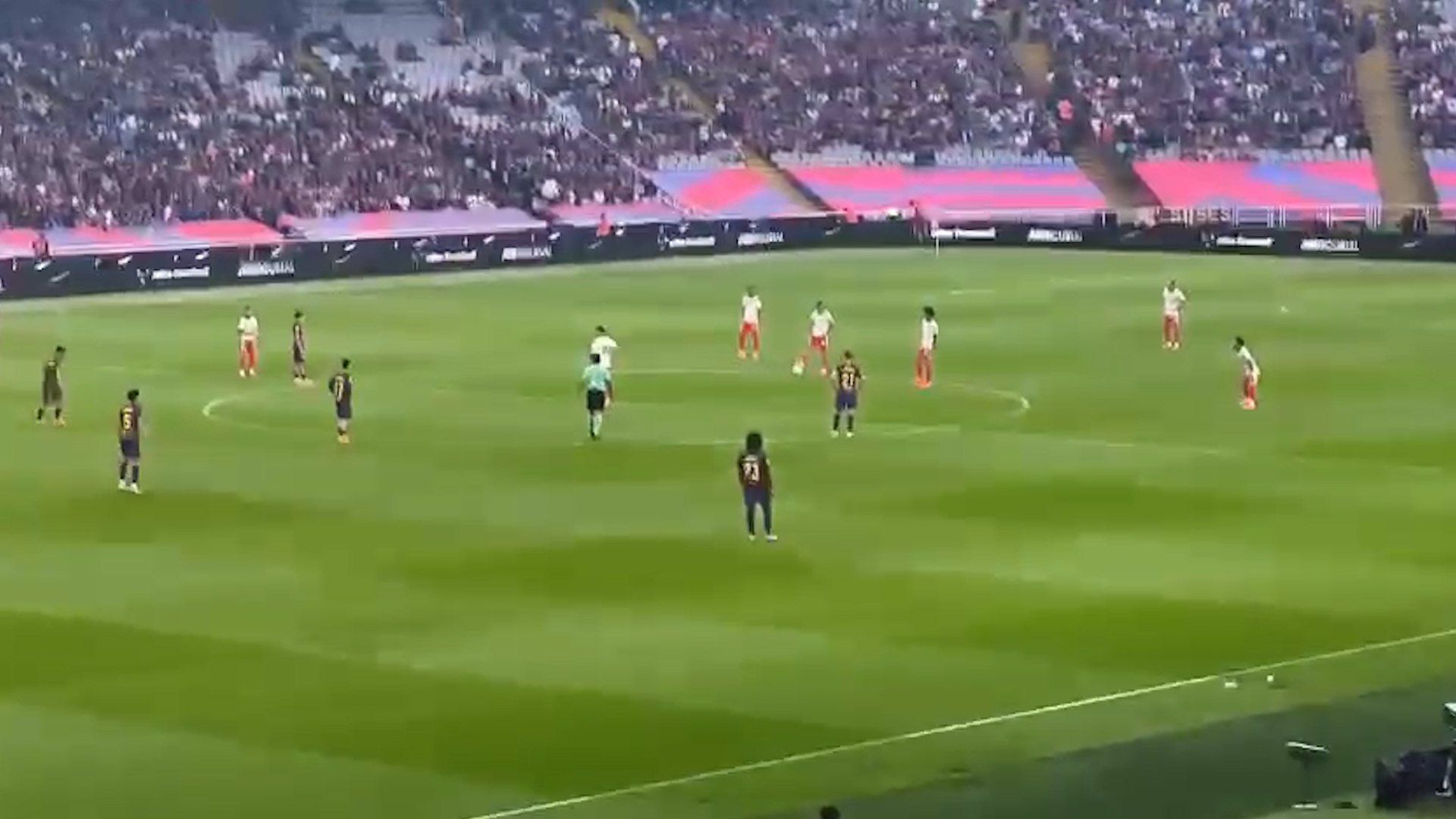 Así fue el plante de 15 segundos en el Barcelona-Girona