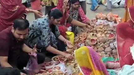 धनतेरस पर उमड़े खरीददार,  सोना-चांदी, बर्तन के साथ ही इलेक्ट्रॉनिक्स सामानों की हुई खरीद